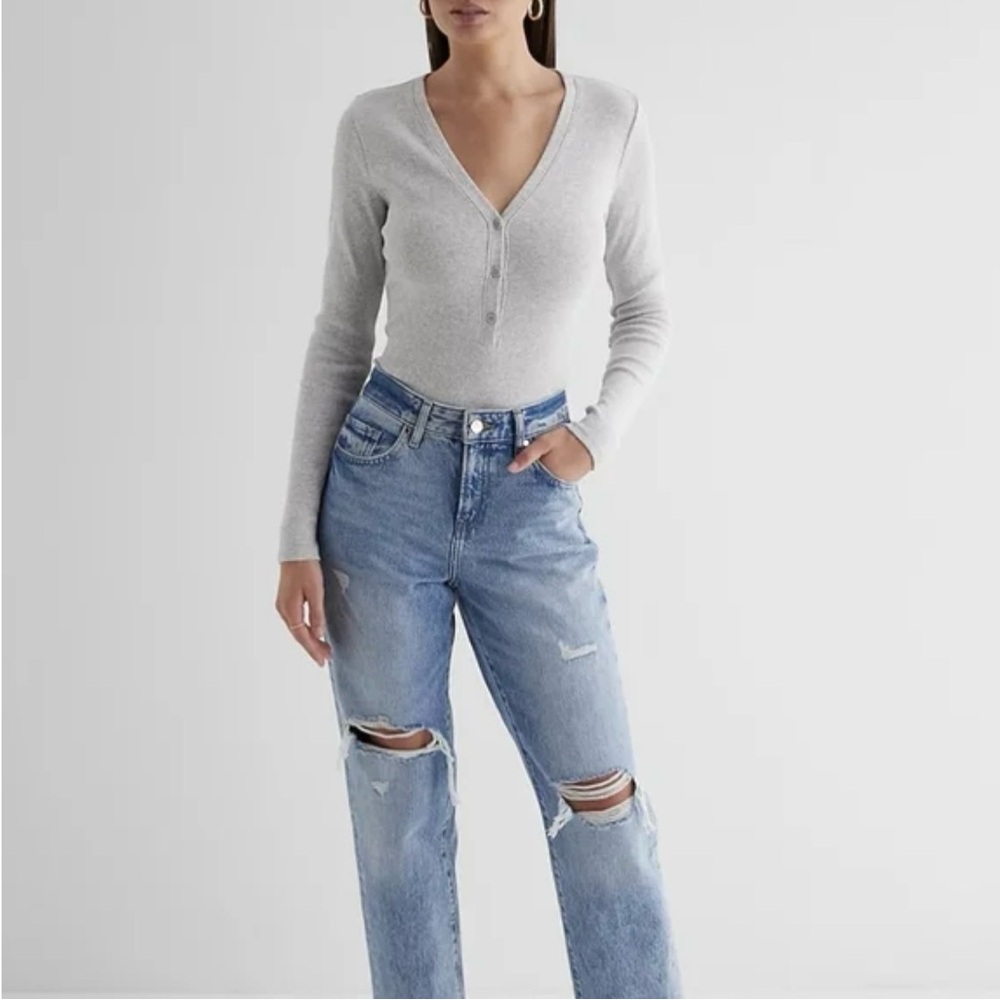 NWT Express Heather Gray Fitted Ribbed V-neck Henley Bodysuit Top Womens Size S